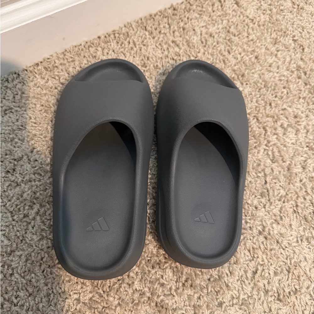 Yeezy Kids Dark Gray Slippers